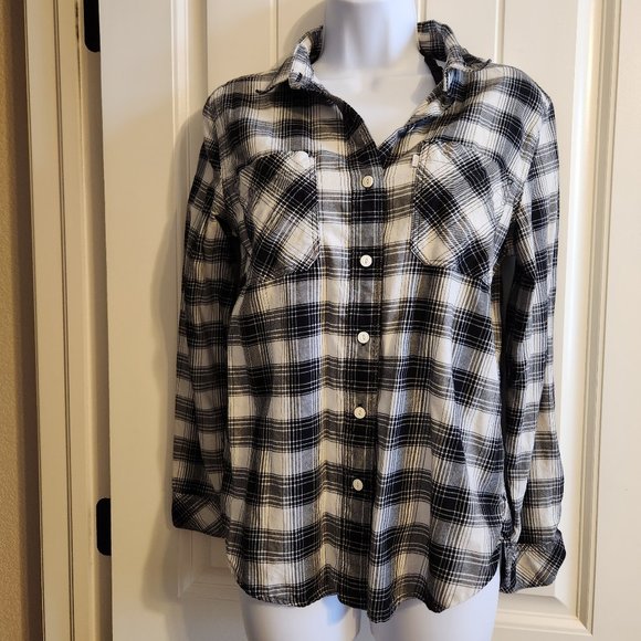 Levi’s Boyfriend Fit Plaid Button Up Shirt - Picture 1 of 5